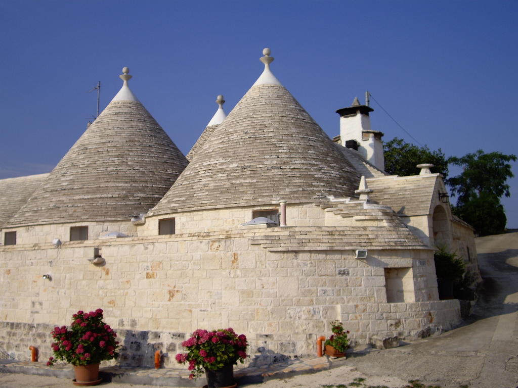 Trulli Convertini Locorotondo Eksteriør bilde