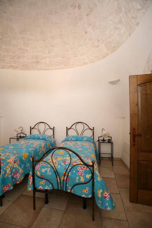 Trulli Convertini Locorotondo Eksteriør bilde